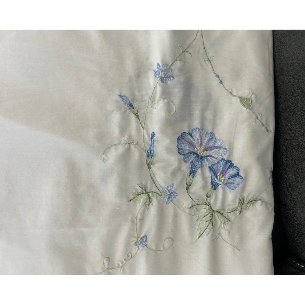 Vintage Embroidered Morning Glory Tablecloth Scalloped Edge Blue White Floral